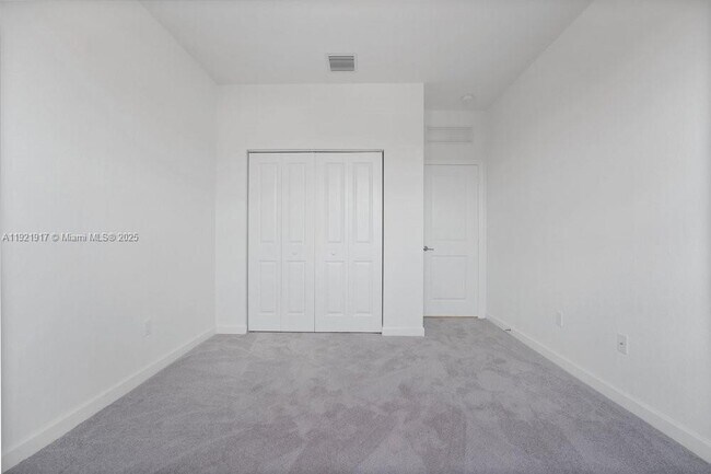 Building Photo - 286 SW 159th Dr