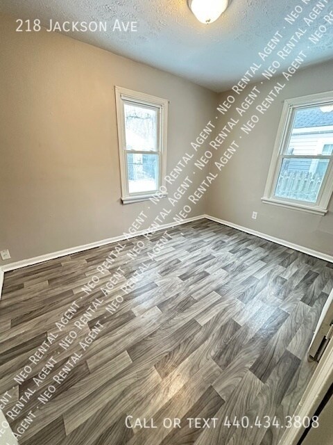 Building Photo - 218 Jackson Ave