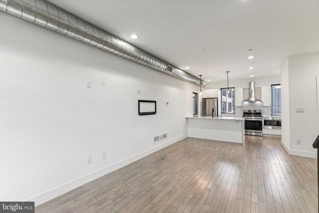 Building Photo - 2835 Edgemont St