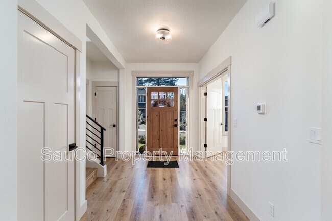 Building Photo - 35471 Portland View Dr