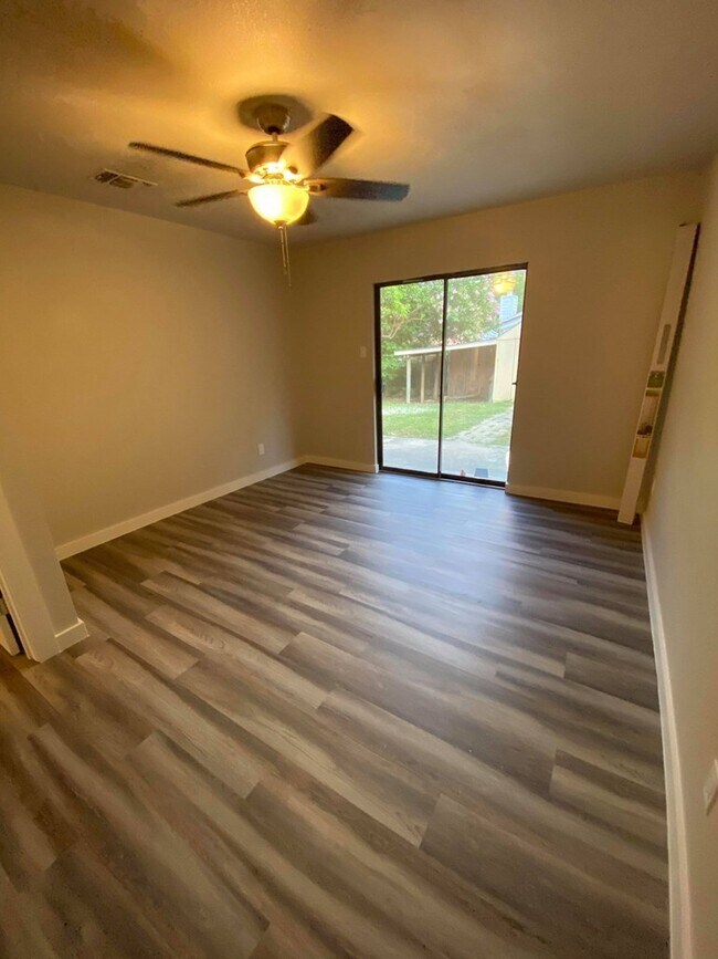 Building Photo - 518 Wigwam Ln