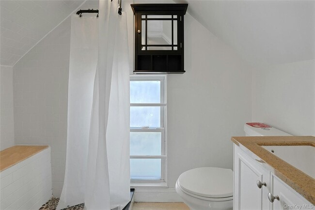 Building Photo - 28 Burd St