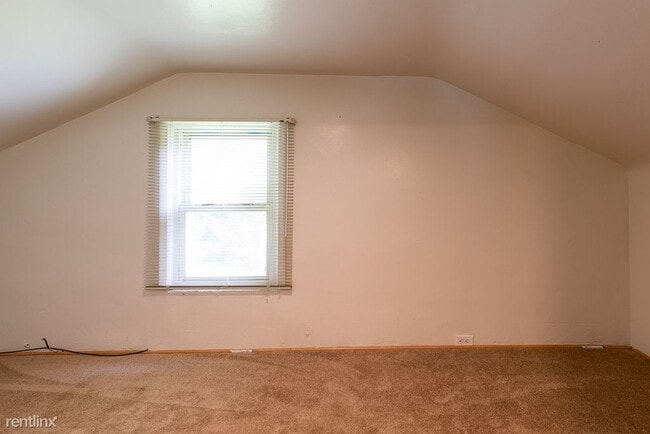 Building Photo - 3 br, 1 bath House - 23081 Springbrook Dr