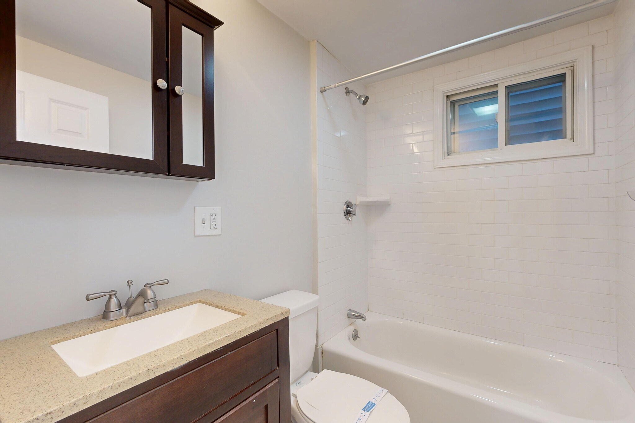 Building Photo - 234 Lexington St