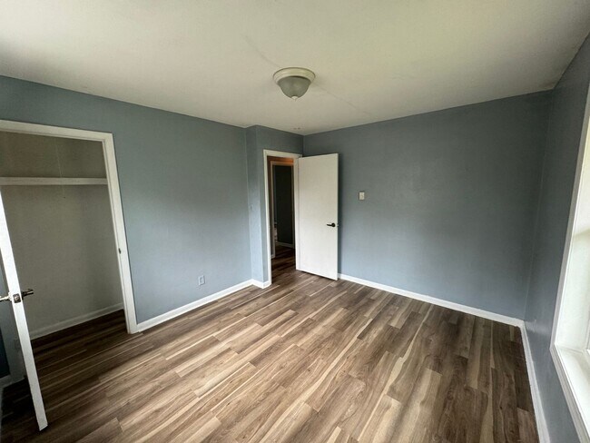 Building Photo - *PENDING* Charming 3-Bedroom, 1-Bathroom Home with Attached Garage – Accepting Section 8