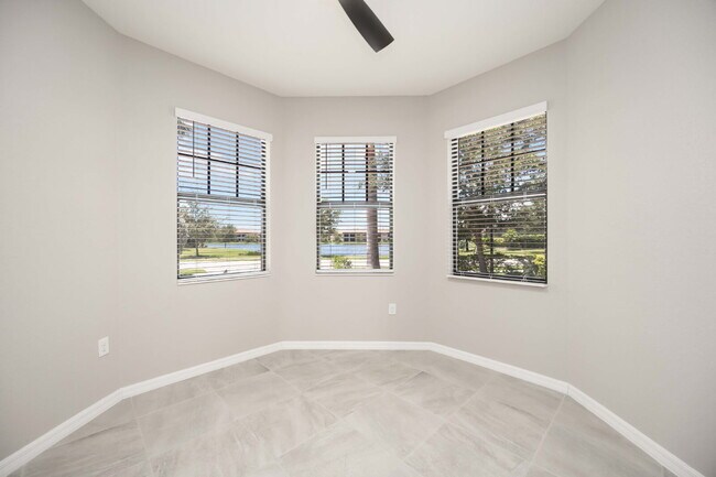 Building Photo - "Spacious 2-Bed, 2-Bath W/Den Condo Retrea...