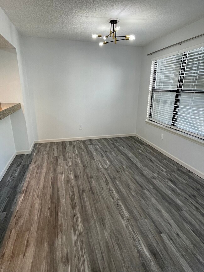 Building Photo - 8811 W 106th Ter