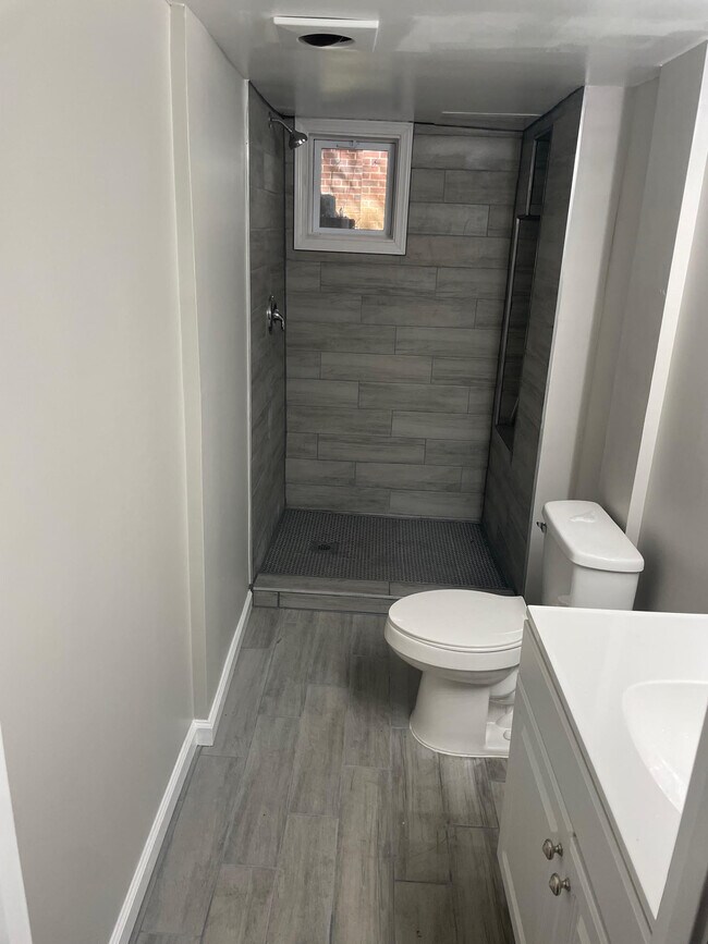 Bathroom - 4833 1st St SW