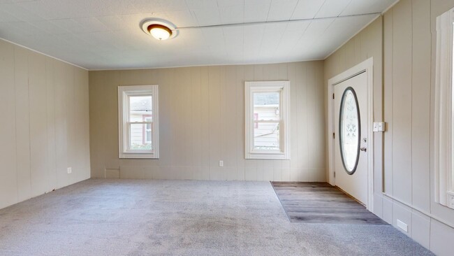 Building Photo - Cudell neighborhood. - 2 bedroom/1 bathroo...