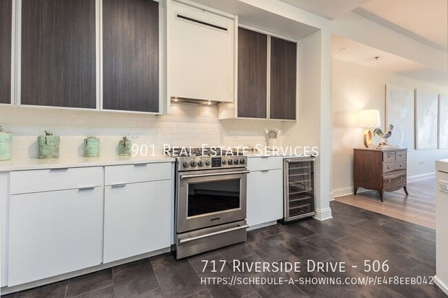 Building Photo - 717 Riverside Dr