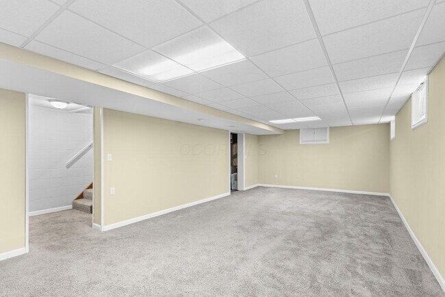 Building Photo - 2063 Inchcliff Rd