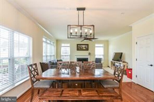 Building Photo - Beautiful, Spacious Home in a Prime Freder...