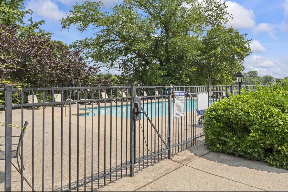 Building Photo - 4425 Westlawn Dr