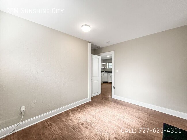 Building Photo - 1515 E 31st Ave