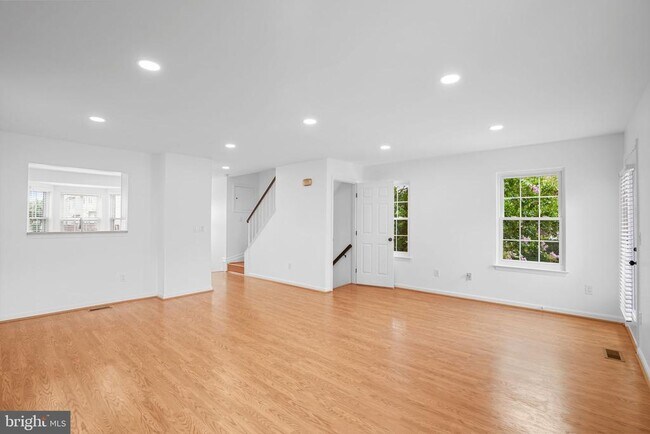 Building Photo - 423 McDaniel Dr