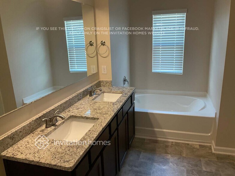 Building Photo - 919 Lilfield Ln