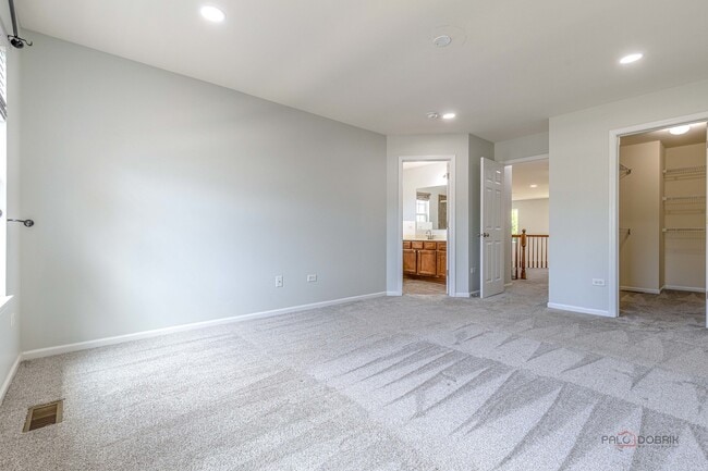Building Photo - 2659 Dunraven Ave