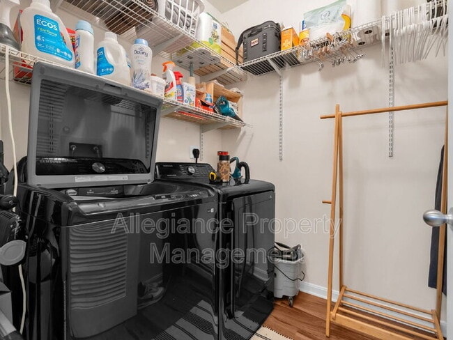 Building Photo - 4852 Eisenhower Ave