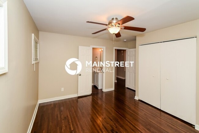 Building Photo - 3 Bedroom Pet-Friendly Home in Birmingham, AL with Main Street Renewal