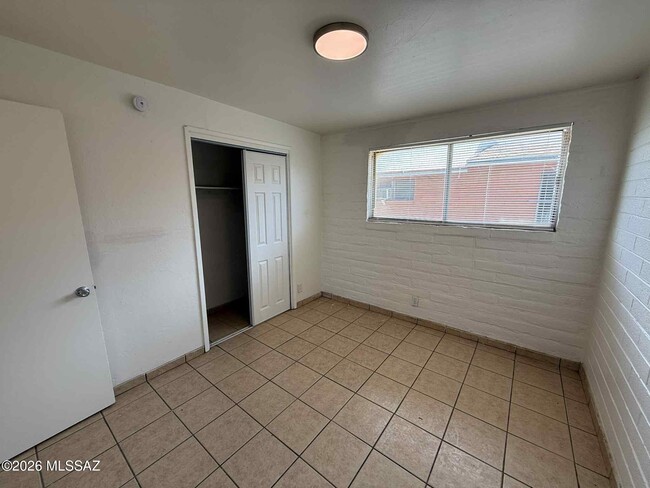 Building Photo - 4904 S 13th Ave