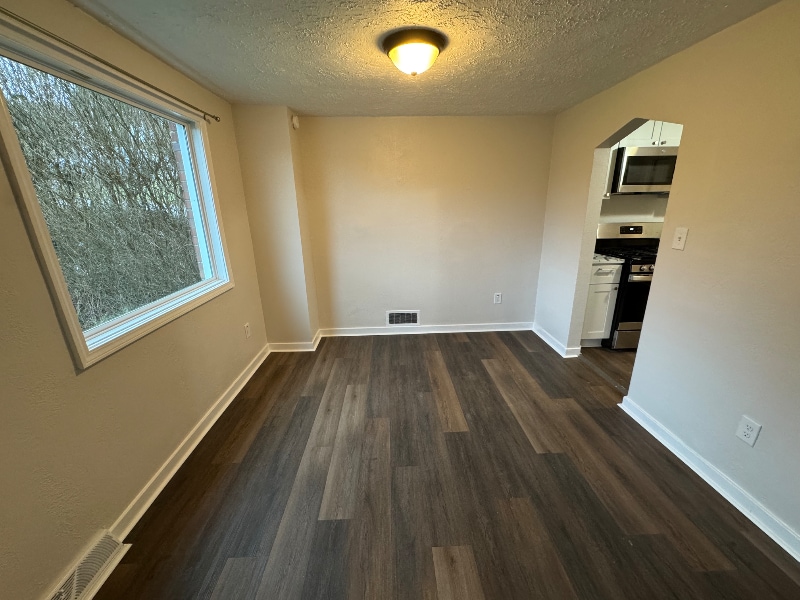 Building Photo - 416 Oak St