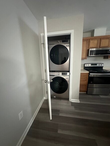 Building Photo - 1216 Superior Pointe Pl