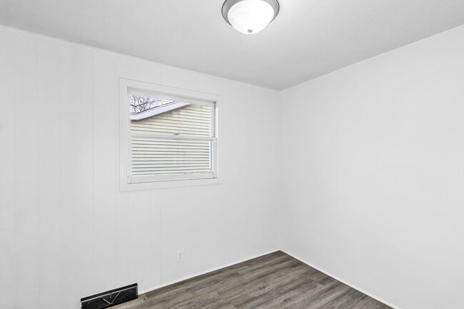 Building Photo - 151 Belle Ave NW