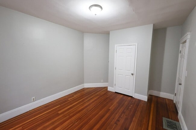 Building Photo - 82 Fuller St