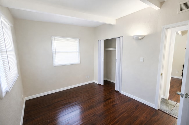 Building Photo - Refreshed and Beautiful 3/1 Move In Ready NOW!