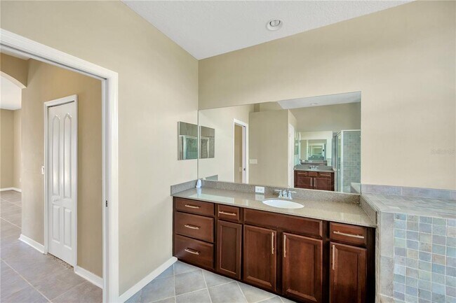 Building Photo - 1833 Mira Lago Cir