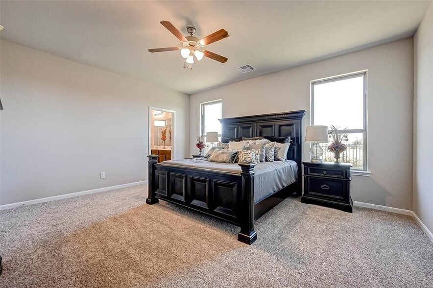 Building Photo - 8527 Golden Field Dr