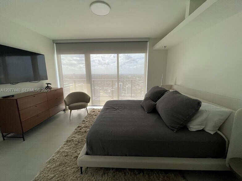 Building Photo - 1000 Brickell Plz