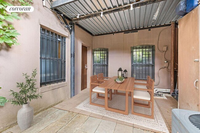 Building Photo - 620 Monroe St