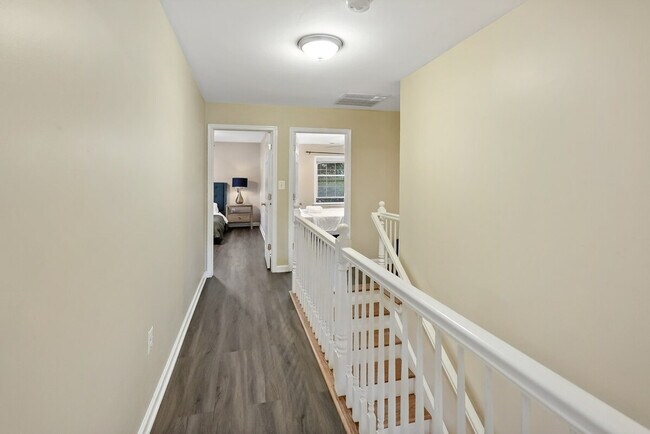 Building Photo - 9 S Walter Reed Dr