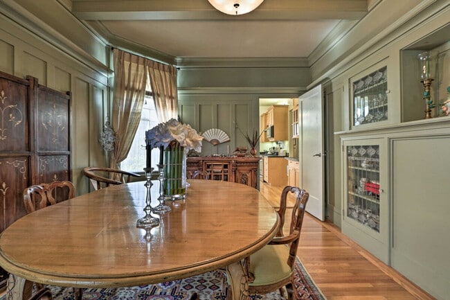 Building Photo - 233 Ashbury St