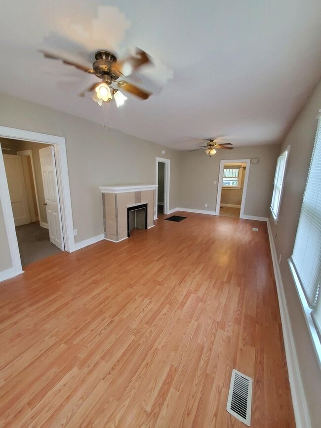 Building Photo - COMING VERY SOON!! Single family home Near...