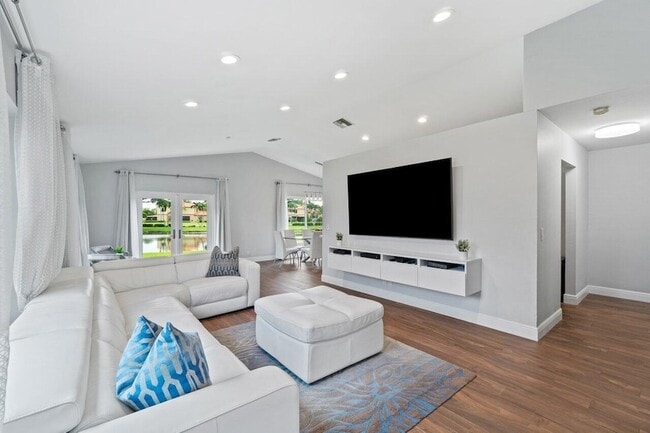 Building Photo - 19977 Villa Medici Pl