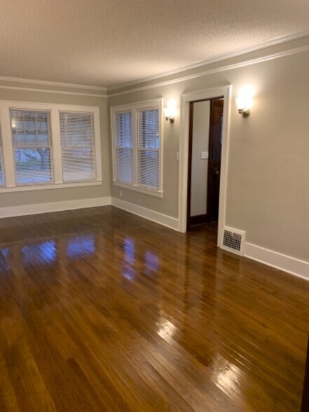 Building Photo - 921 Kennelworth Ave