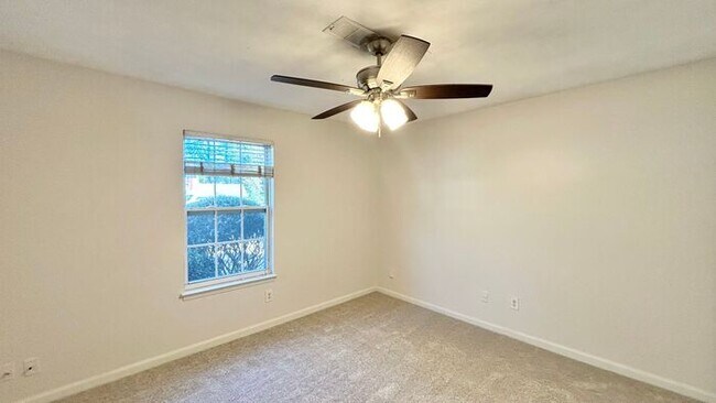 Building Photo - Alpharetta 3 Bedroom-2 Bathroom, Minutes From 400, Dining and Shopping.