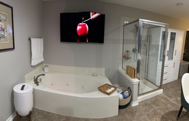 Jacuzzi & shower - 10133 Irvington Blvd