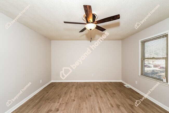 Building Photo - Beautifully Modernized 3 BR and 2 BA in on...