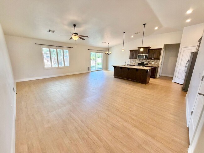 Building Photo - 151 Gold Bullion Way