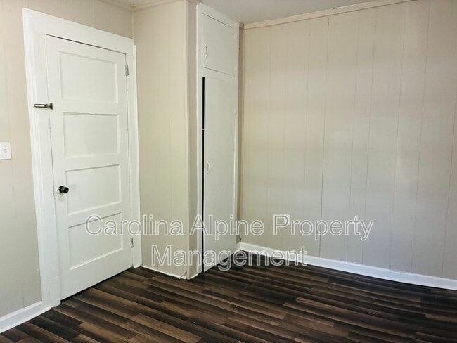 Building Photo - 1421 W Walnut Ave