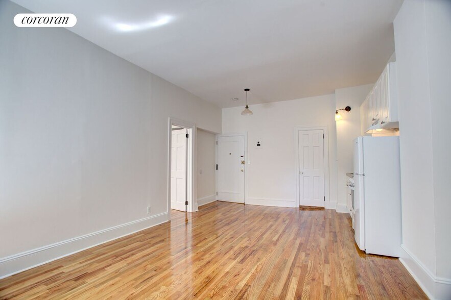Building Photo - 304 W 30th St
