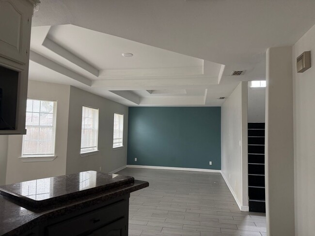 Building Photo - 421 Richmond Dr