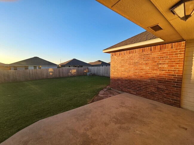 Building Photo - (4) Bed/(2) Bath in Winfield Addition OKC!