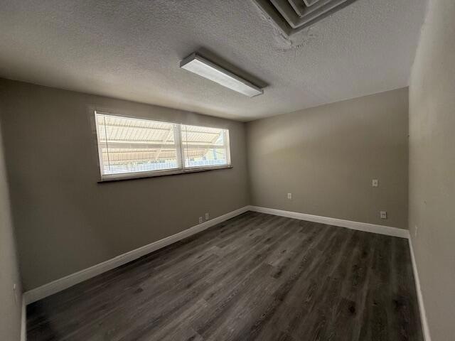 Building Photo - 400 Metcalf Ct