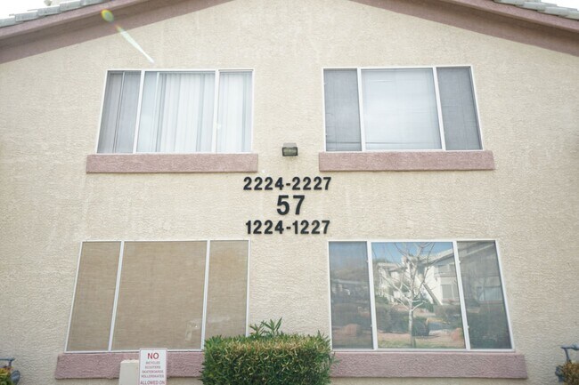 Building Photo - SHOWINGS AVAILABLE NOW
