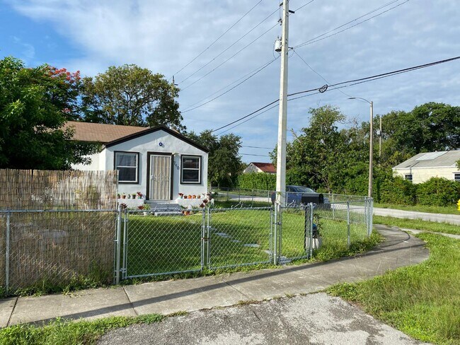 Building Photo - 790 NW 64th St