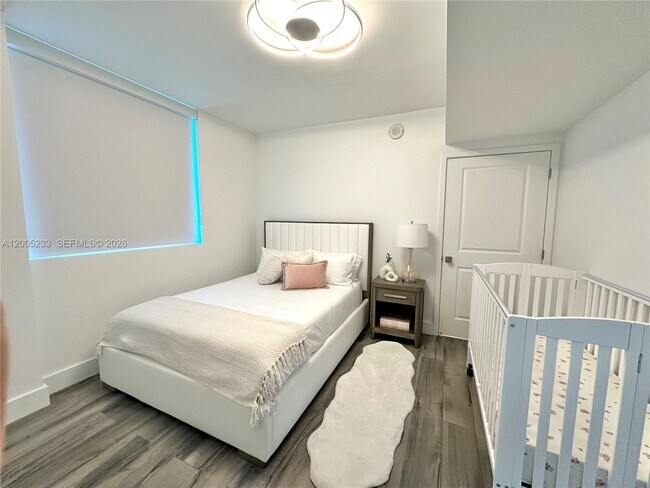 Building Photo - 400 Sunny Isles Blvd